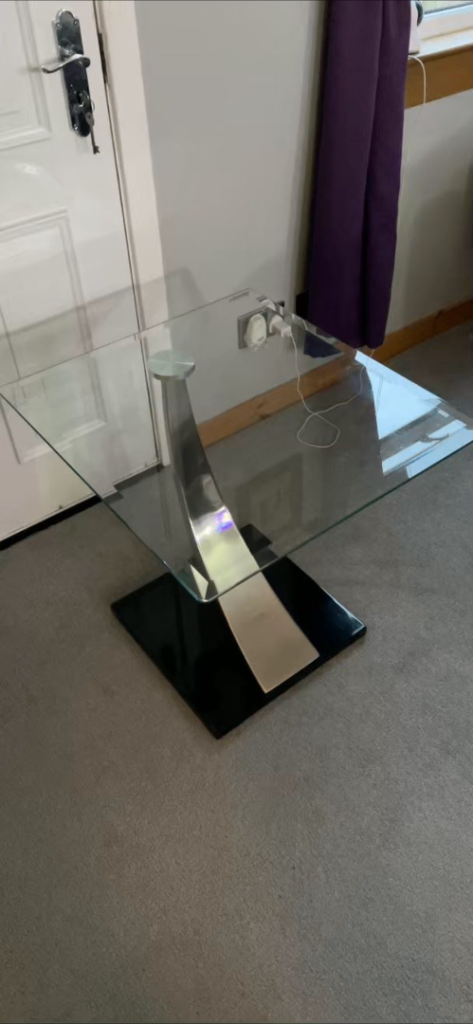 Living room glass tables 