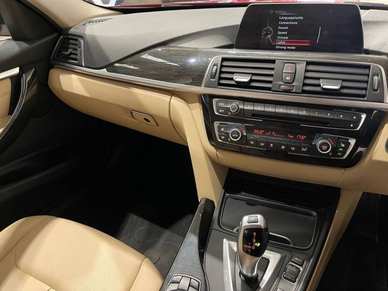 2017 BMW 3 Series 2.0 330e 7.6kWh Luxury Saloon 4dr Petrol Plug-in Hybrid Auto Euro 6 (s/s) ( Sal...