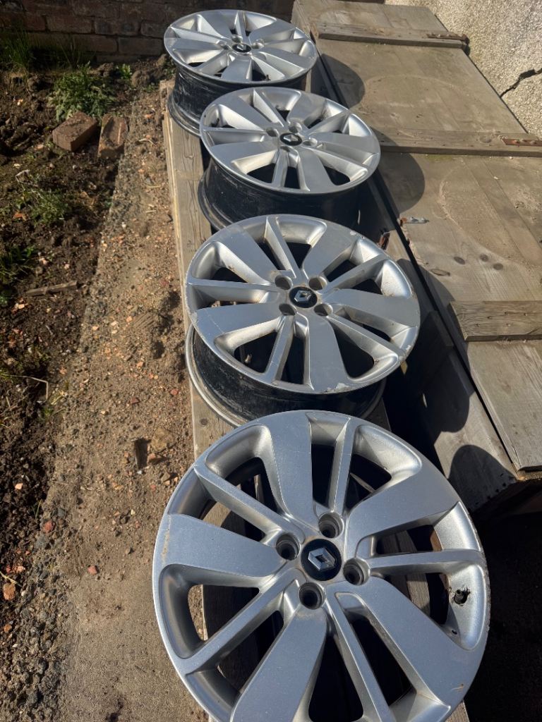 Renault Clio Alloys 17”
