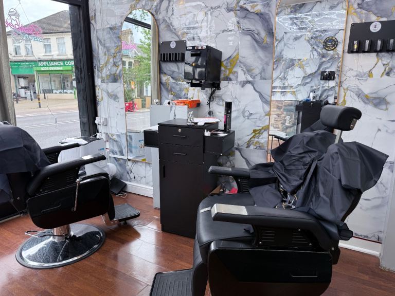 Barber and hairdresser chair for rent