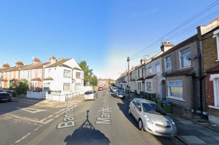 BENEFITS ACCEPTED - Studio Flat Available in  Plumstead Greenwich SE18