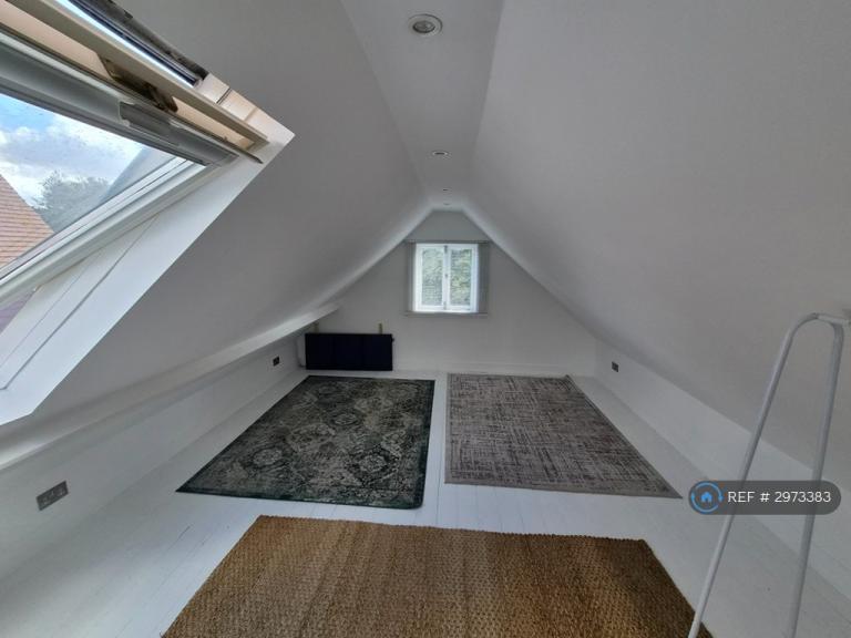 1 bedroom flat in Pembroke Crescent, Hove, BN3 (1 bed) (#2973383)