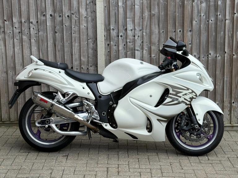 SUZUKI GSX1300R L0 HAYABUSA 2011 (11) SUPER SPORT + CHROME EXTRAS + HUGE SPEC