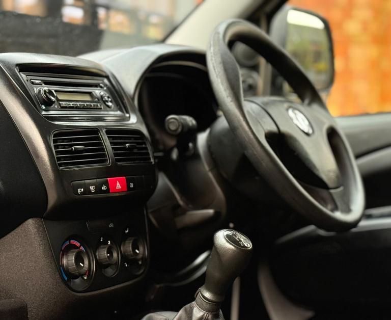 2017 Vauxhall Combo 1.3 CDTi 2300 16v FWD L2 H1 3dr Diesel