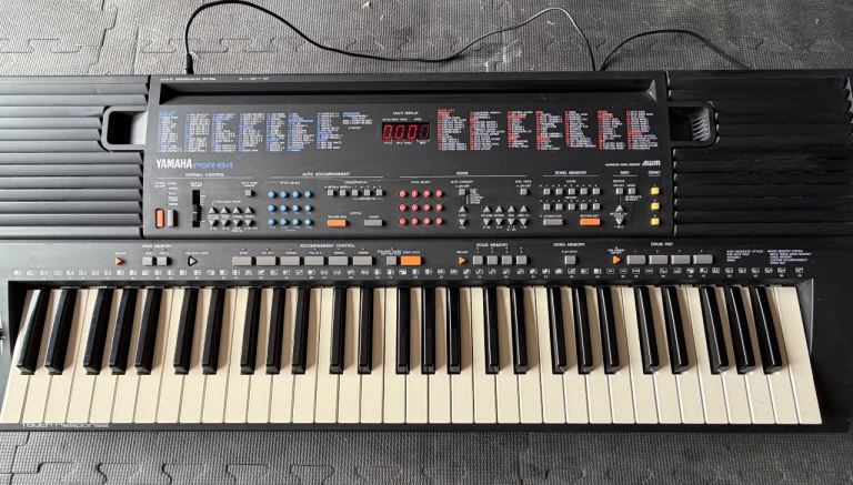 Yamaha PSR-84 Electronic Keyboard