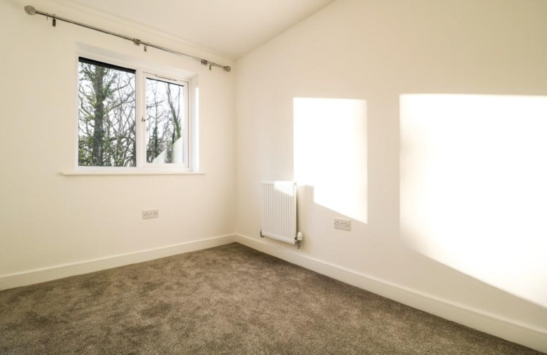 FURNISHED 4 BED SEMI-DETACHED HOUSE | BILLS INCLUDED | AVAILABLE FEB