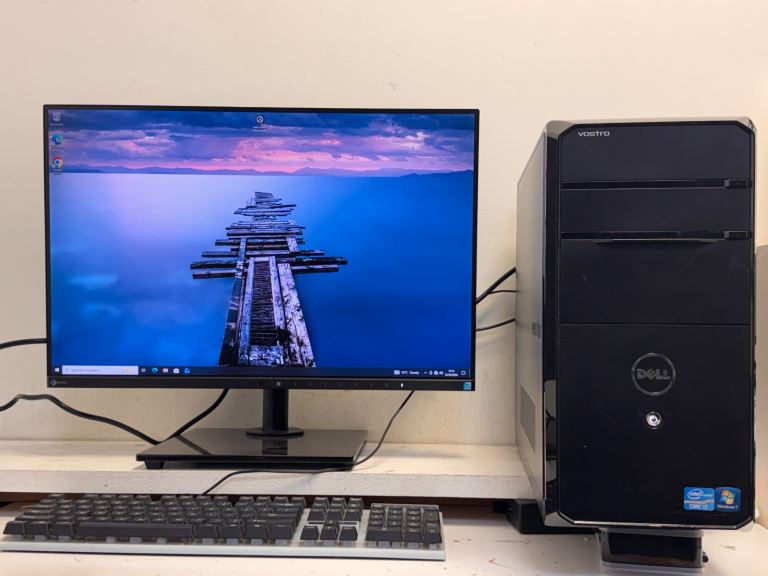 Dell Desktop computer   with 24” Monitor   i7 processor 4Gb Ram   120Gb SSD   Good condition 