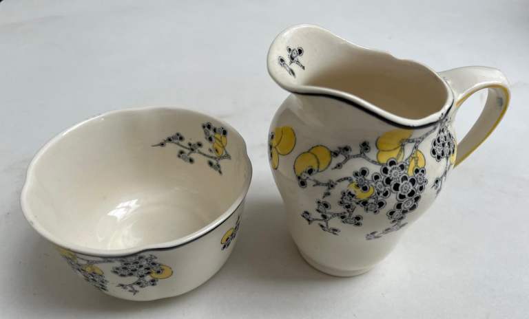 ***REDUCED** Genuine Vintage Art Deco milk jug and sugar bowl - Royal Doulton Carnival D5565 