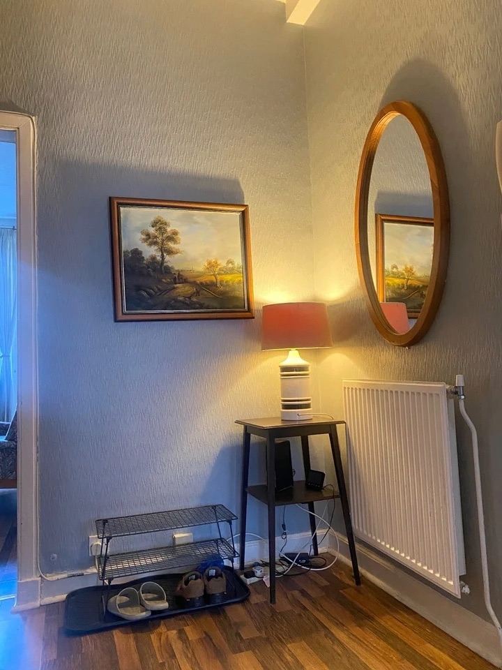 Spacious 3‑Bedroom Dalry Flat Near Haymarket 