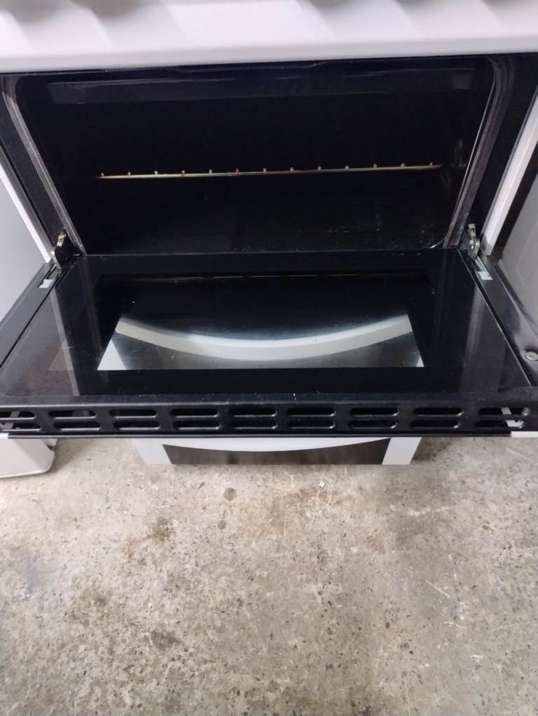 Electric cooker ceramic FREE DELIVERY 