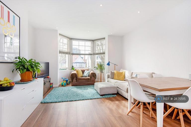 2 bedroom flat in Brondesbury Road, London, NW6 (2 bed) (#2875515)