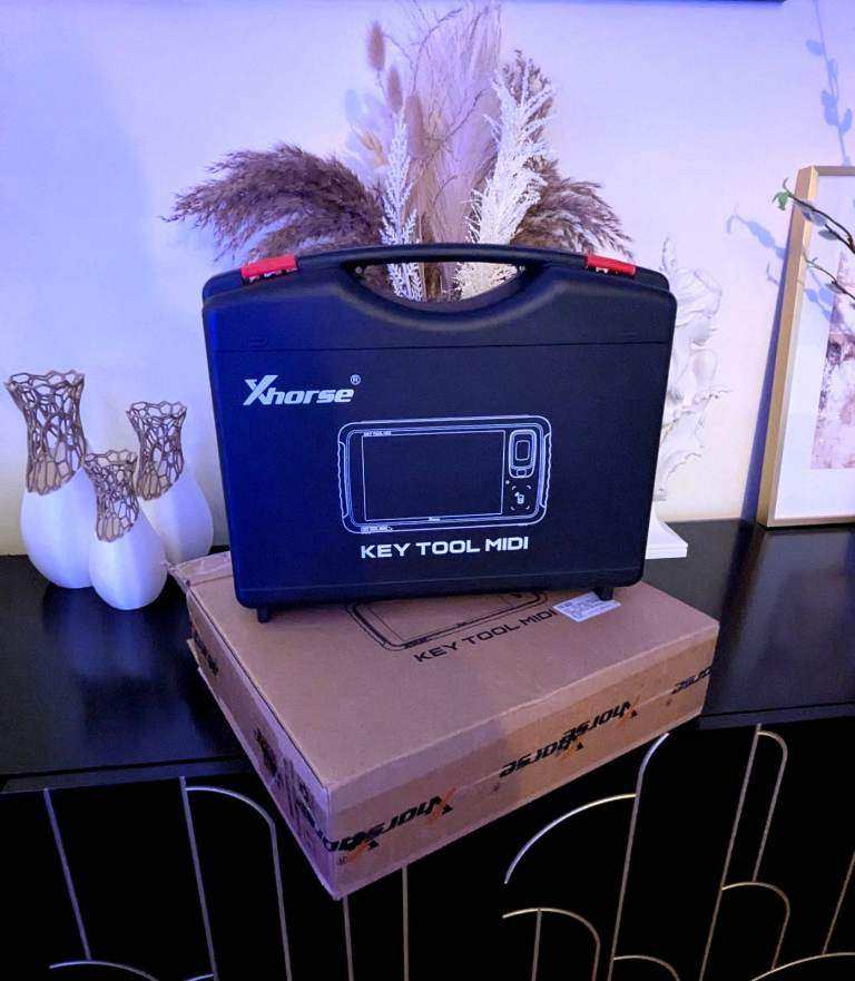 Car Key Programmer and diagnostic tool... Advanced Version