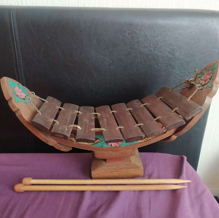 Wooden Xylophone Style Instrument with Mallets – Good Condition