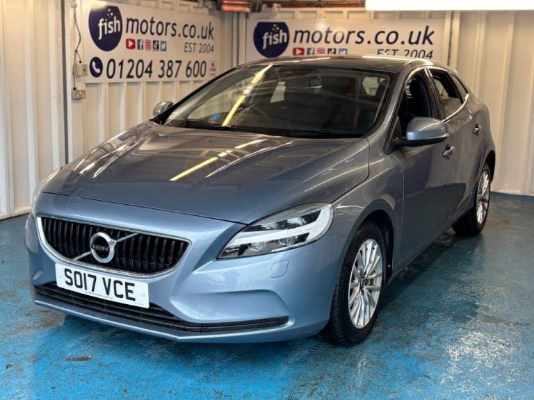 2017 17 VOLVO V40 2.0 T3 MOMENTUM HATCHBACK 5DR PETROL MANUAL EURO 6 (S/S) (152 