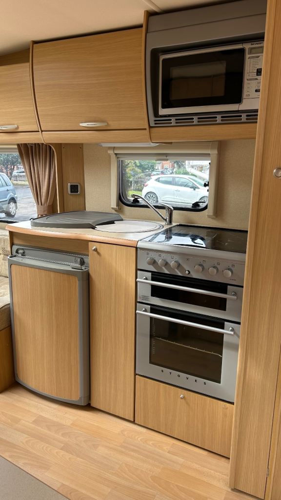 Swift Abbey Vogue 460, 2006 - 2 Berth Caravan with Motor Mover