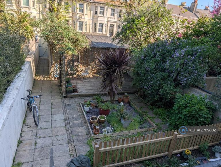 1 bedroom flat in St. Aubyns, Hove, BN3 (1 bed) (#2769802)