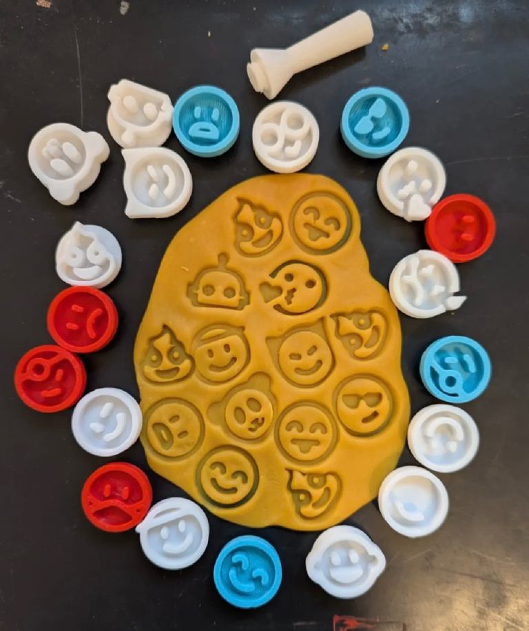 New Emoji Play-Doh Stampers and Cutters Set – Kids Fun Craft
