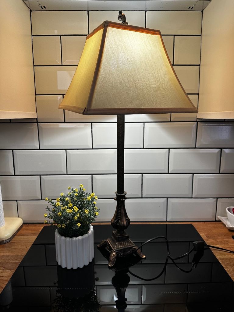 Lovely gold ornate vintage lamp 