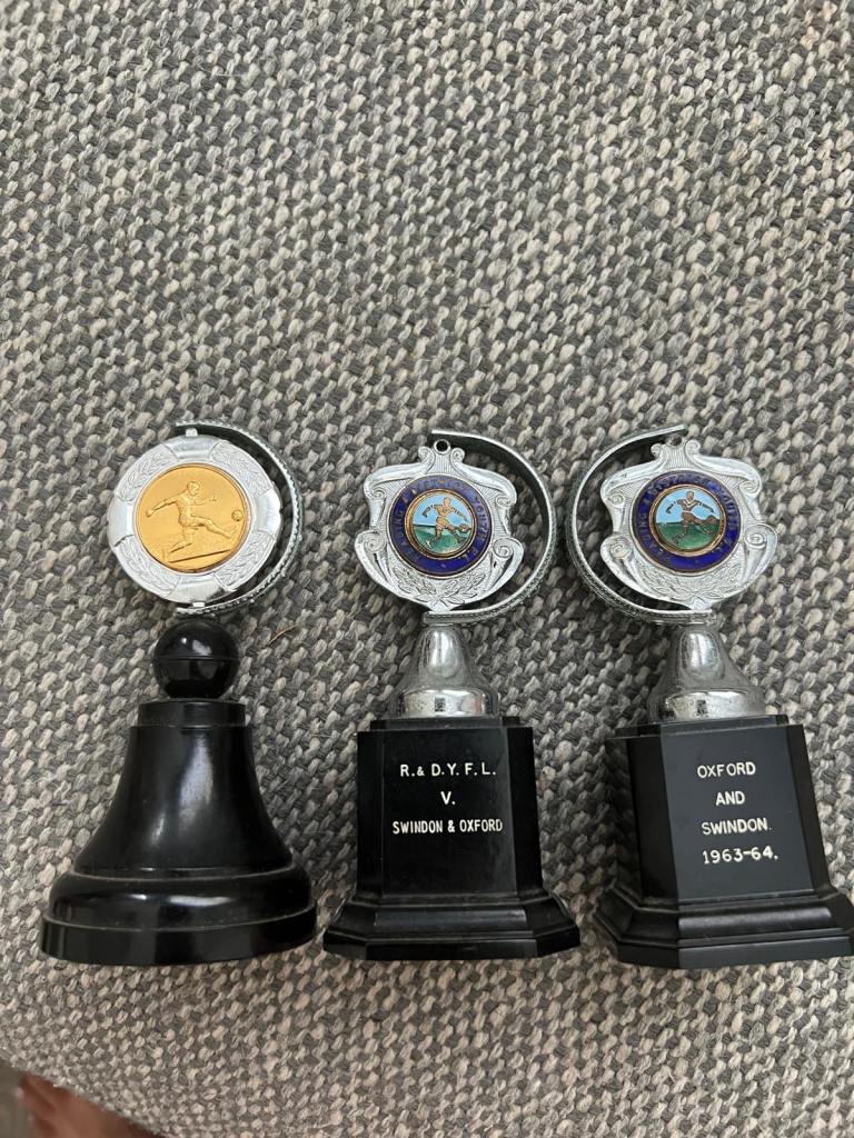 Original reading fc clothes and football medals see photos 