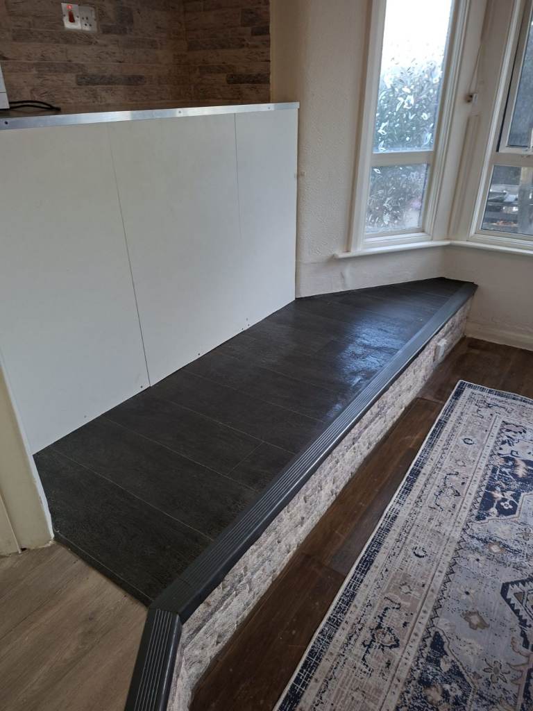 Spacious Ensuite Room Available – Toronto Avenue E12