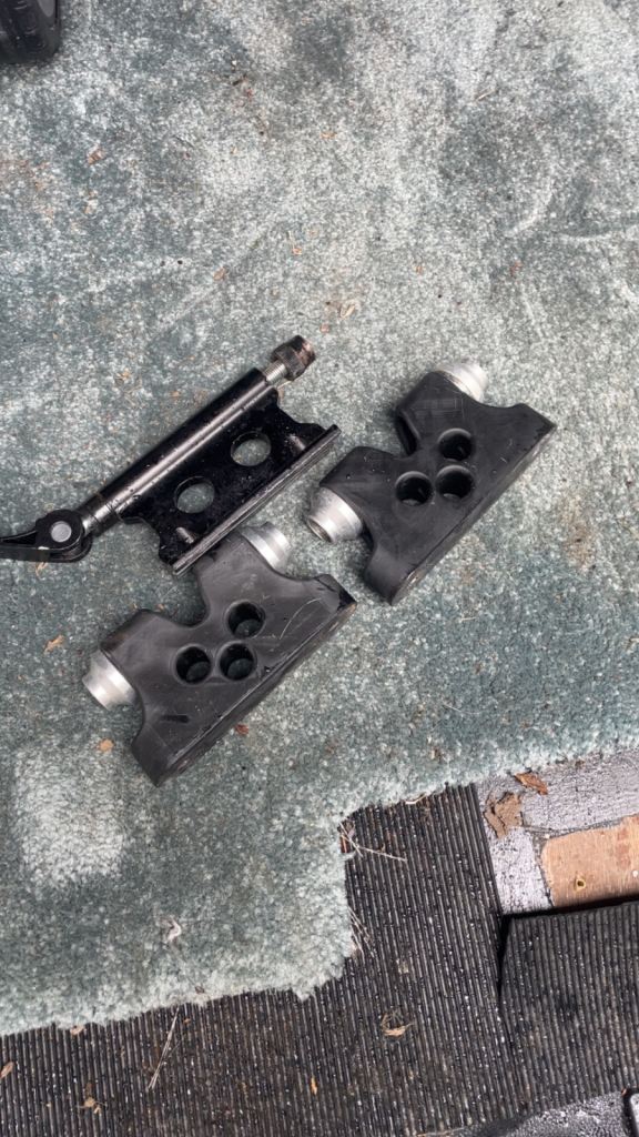 MTB fork mounts 