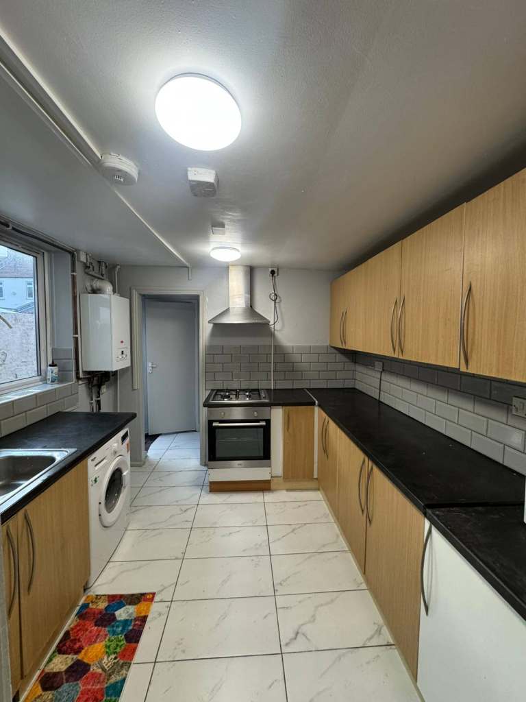 ROOM FOR RENT IN CANNING TOWN DESFORD ROAD