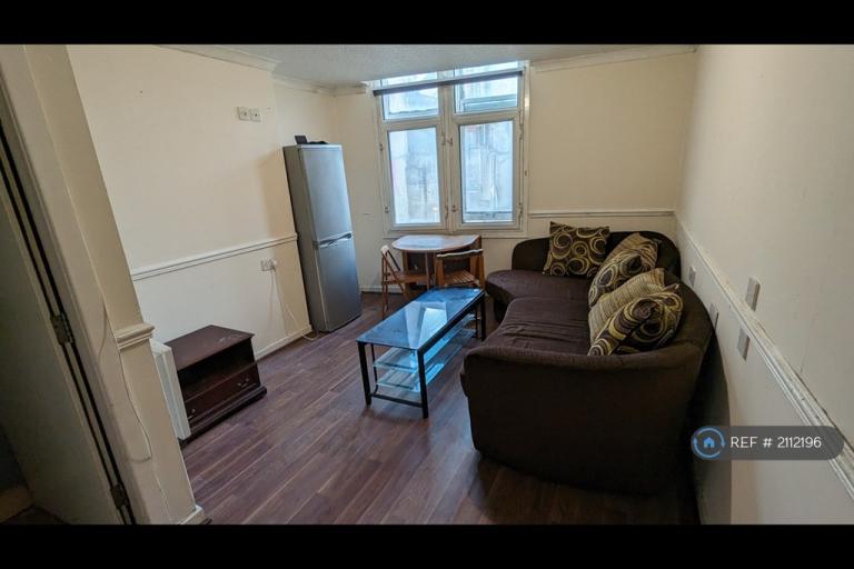 2 bedroom flat in Grattan Road, Bradford, BD1 (2 bed) (#2112196)