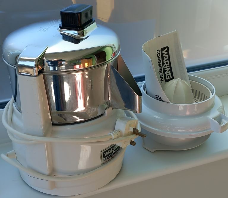 Juice extractor 