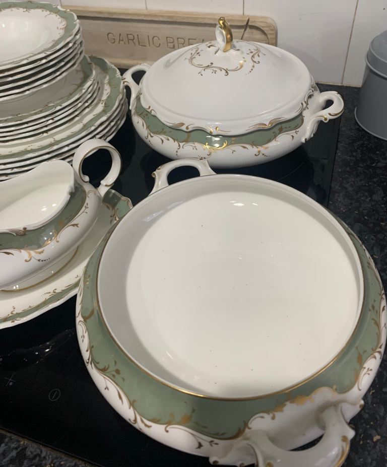 Royal Dalton Part Dinner Service