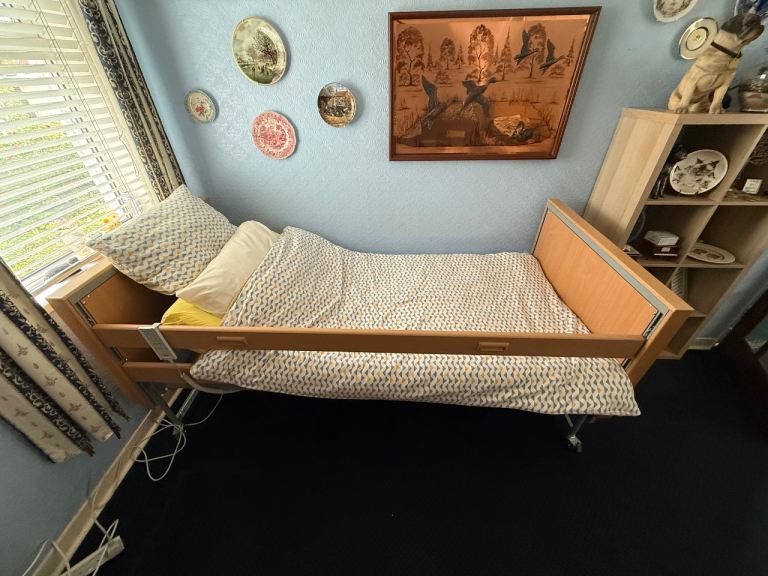Medical bed - adjustable