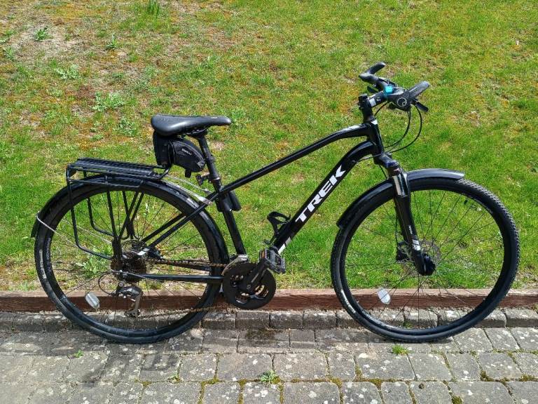 Trek Dual Sport 3, 17.5 Inch Hybrid Bike suitable for people 165 – 175 cm (5'5" – 5'9") .