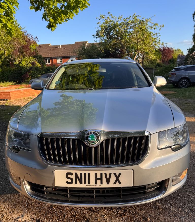 Skoda Superb estate 2011 manual petrol 82114 miles