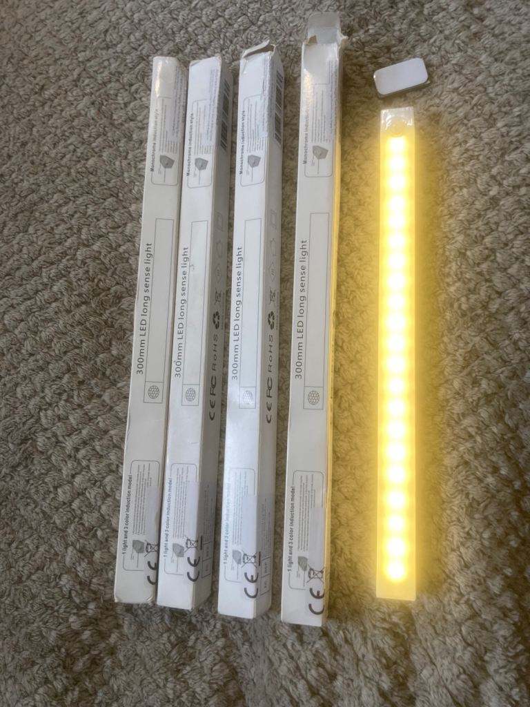 4 LED lights dimmable and with motion sensor, rechargeable 