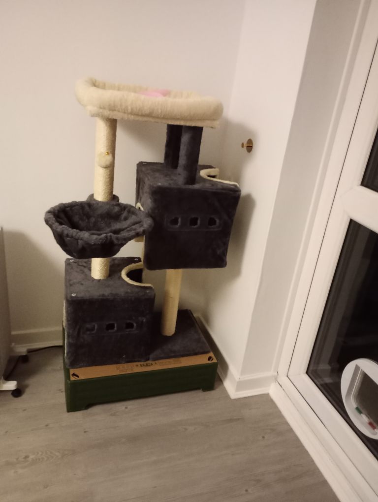 Cat tree