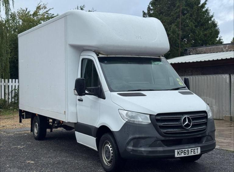Man and Van | Luton Van with Tail Lift | House Removals & Furniture Delivery | London