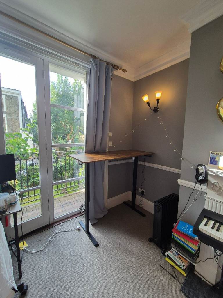 Standing adjustable work desk