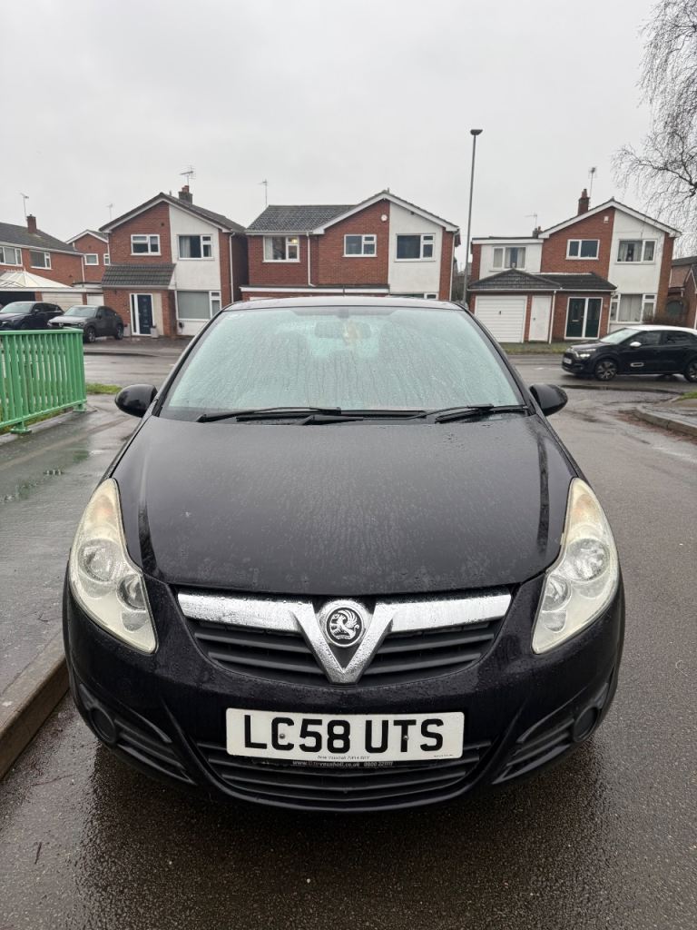 Black automatic corsa
