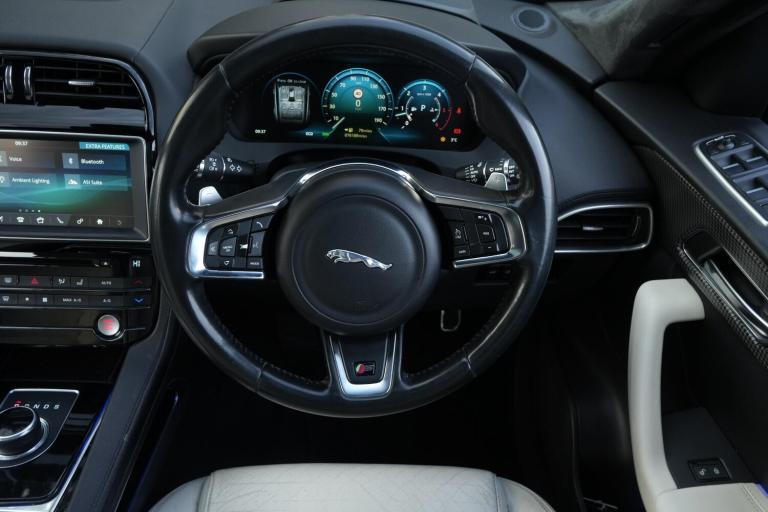 2016 Jaguar F-Pace 3.0d V6 1st Edition 5dr Auto AWD ESTATE DIESEL Automatic