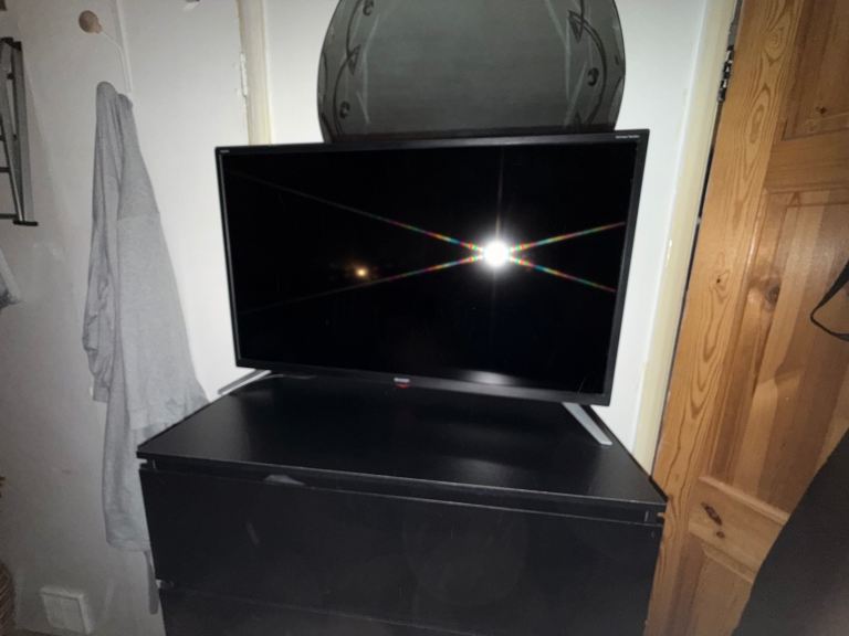 Sharp 32” AQUOS TV – Powers On But No Picture – With Remote (Parts/Repair)