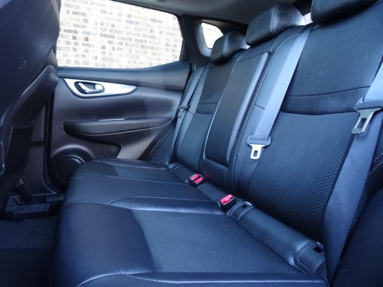 2019 Nissan Qashqai 1.3 DiG-T Tekna 5dr **LOW MILEAGE*ONLY 37000 MILES FROM NEW** HATCHBACK Petro...