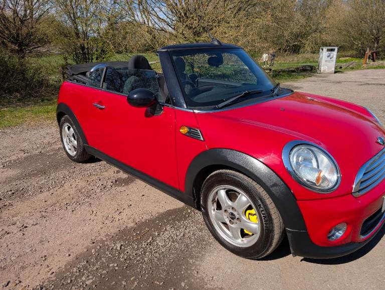 Mini cooper convertible 2011