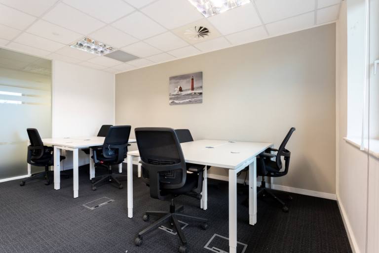 Cardiff - CF23 8RU \ Office Space Designed for 3 Workstations