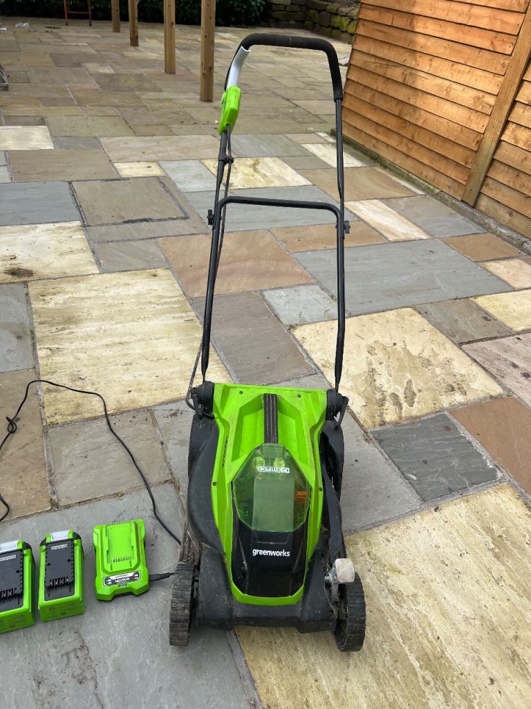 GREENWORKS 40V GMAX battery powered LAWNMOWER cost £260 no grass box HENCE PRICE £95