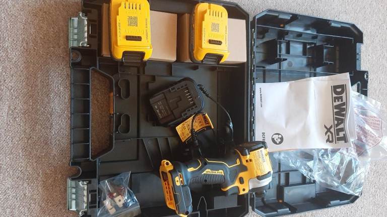 Dewalt 18v Impact driver dcf850 full set (very strong)