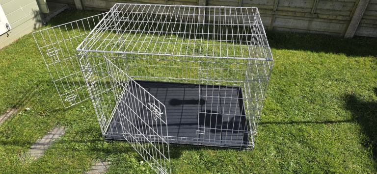 Collapsible metal dog crate