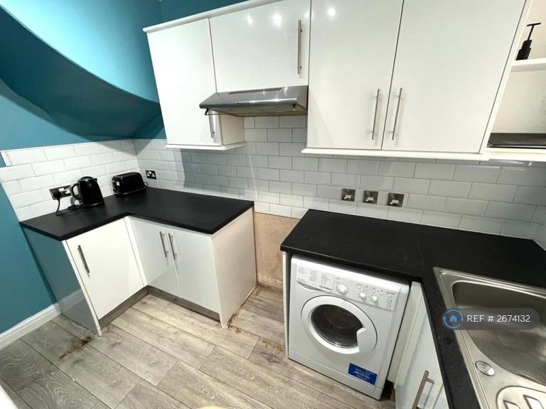 2 bedroom house in Woodside Terrace, Leeds, LS4 (2 bed) (#2674132)