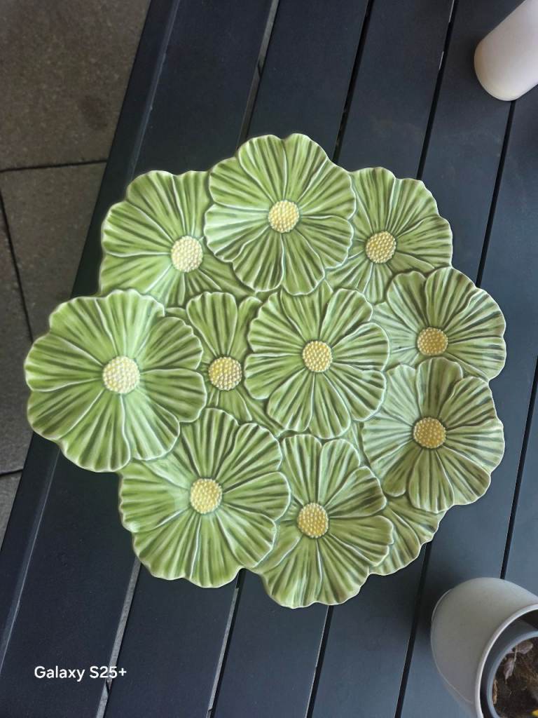 Lovely Green Ceramic Flower Plate / Dish – Good Condition
