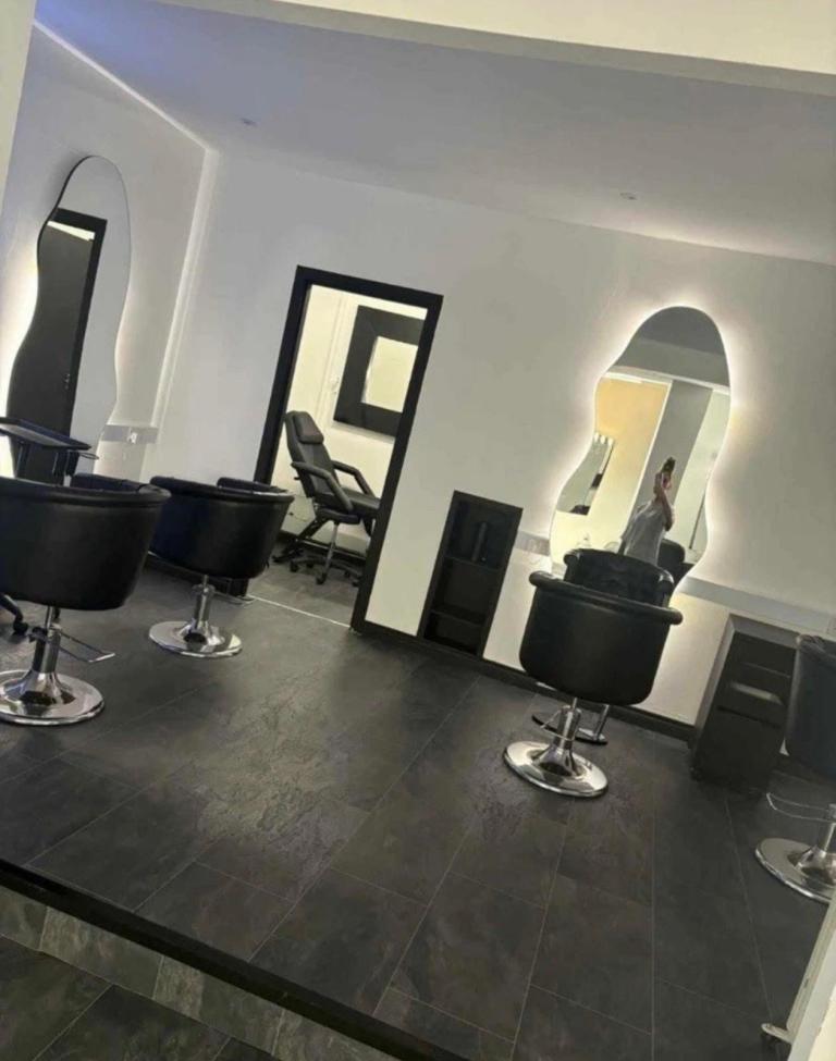 Chairs to rent in the VIP salon 