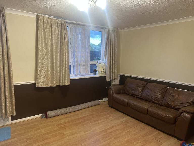 3 BEDROOM PROPERTY WITH PRIVATE GARDEN FOR RENT AT BENSON CLOSE, HOUNSLOW CENTRAL