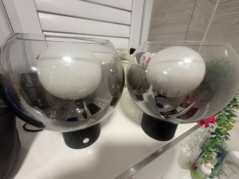 2 x rechargeable lamps